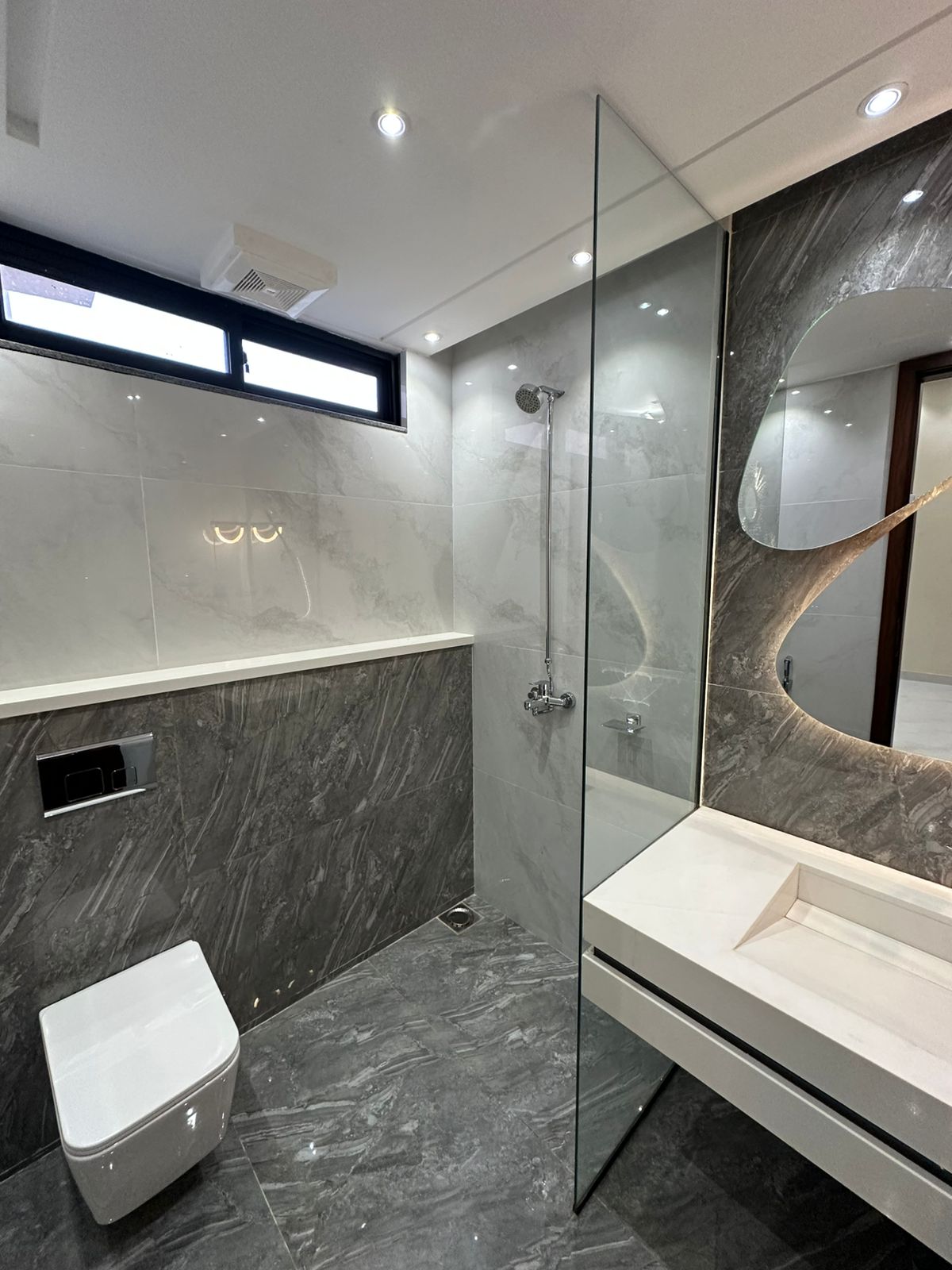 10 Marla Luxury Designer House - Image 10