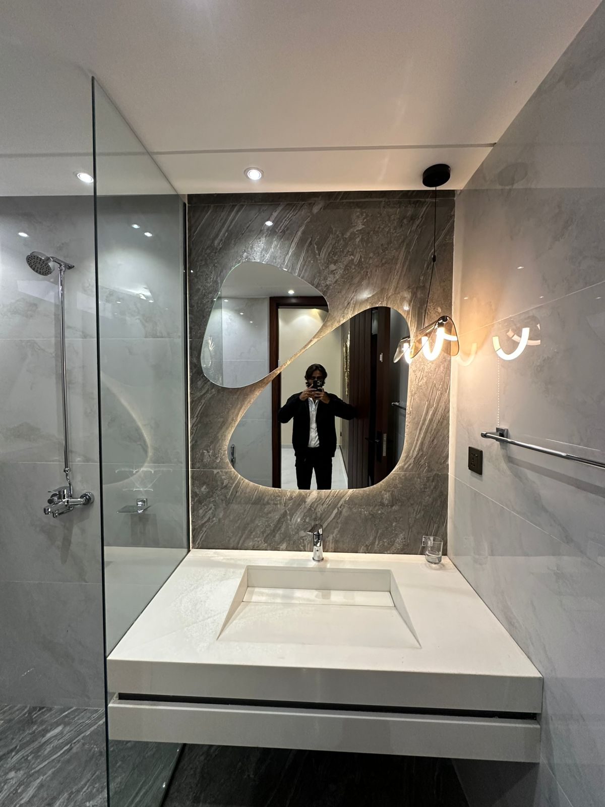 10 Marla Luxury Designer House - Image 12