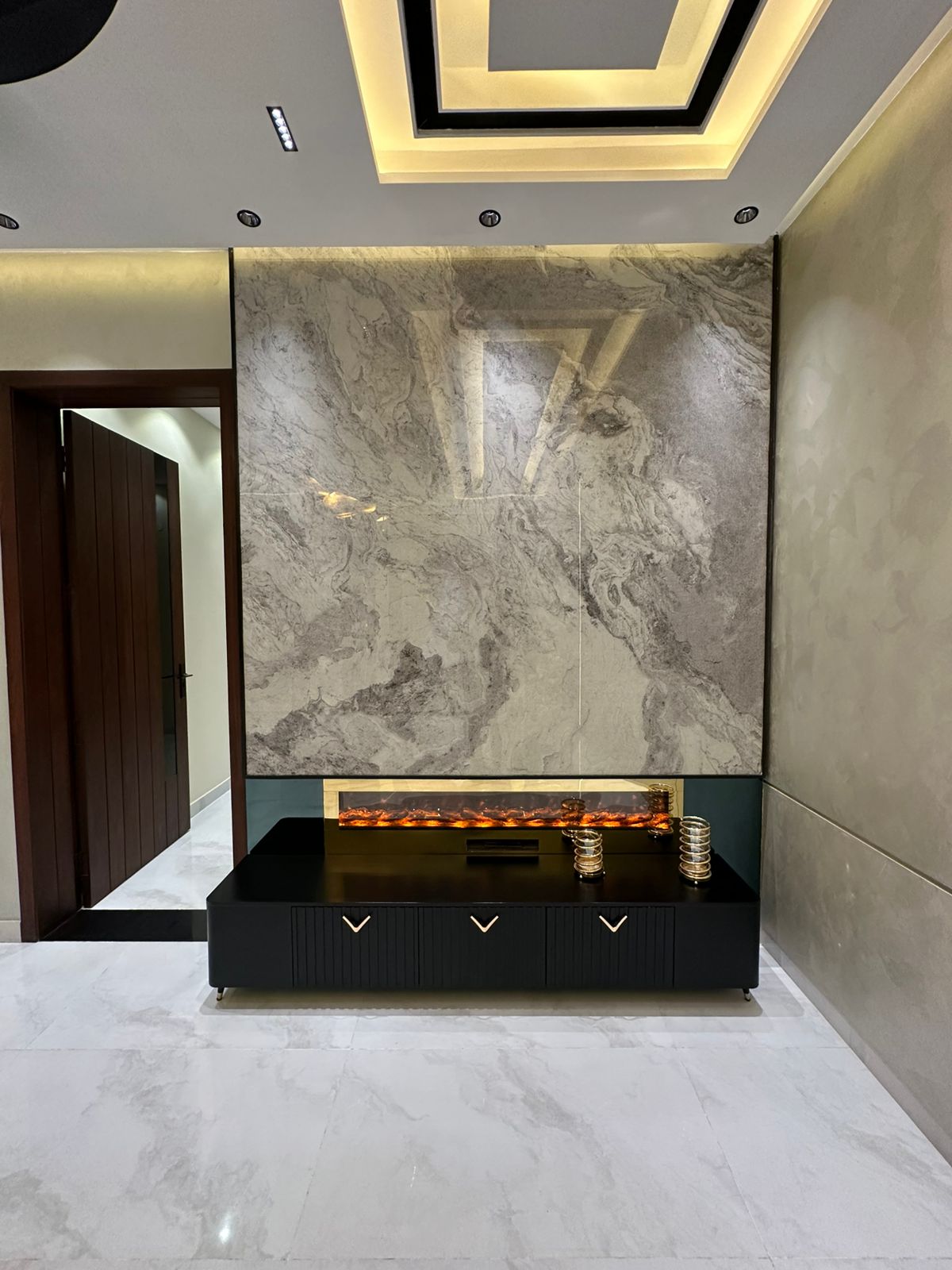 10 Marla Luxury Designer House - Image 17