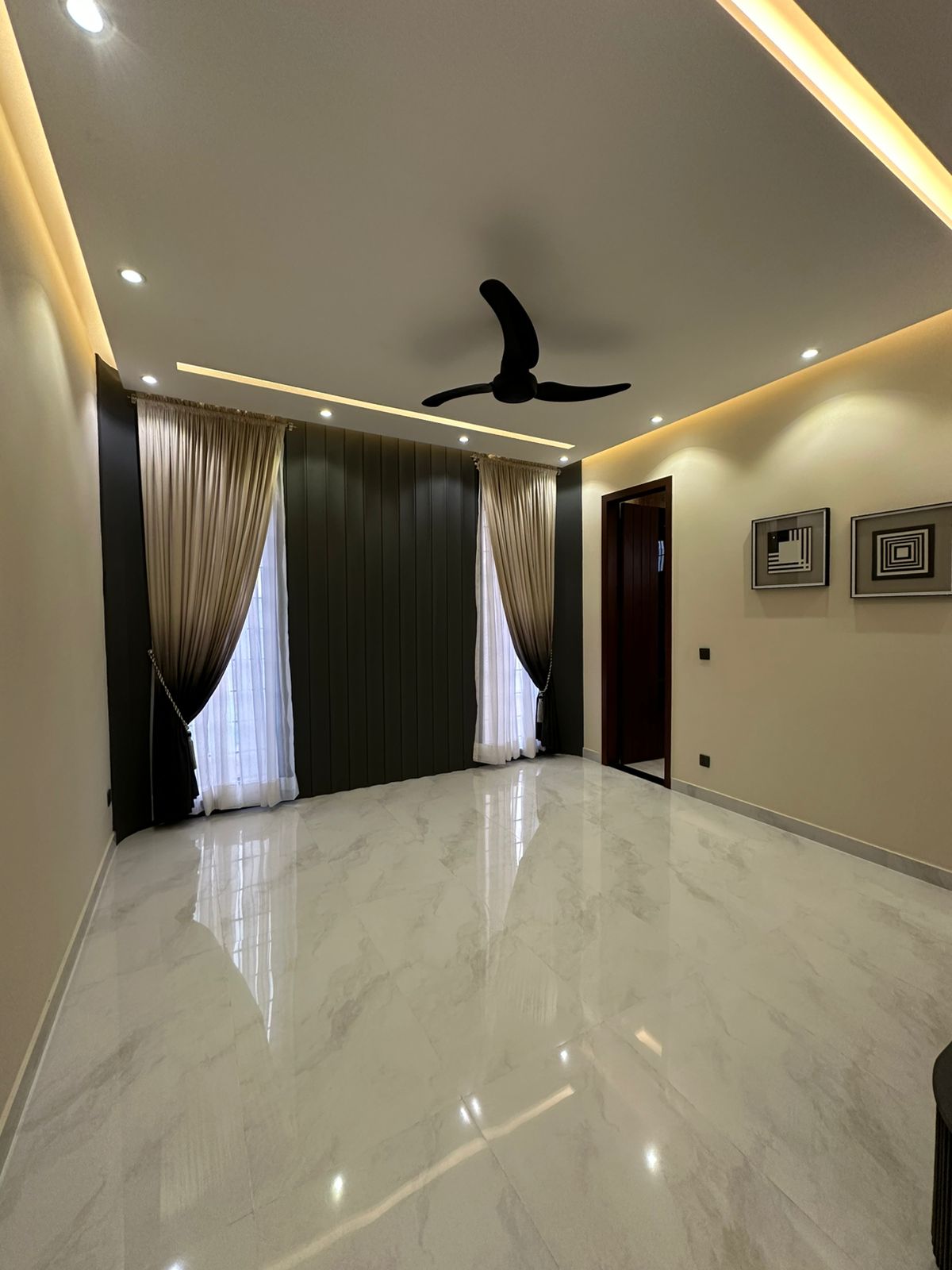 10 Marla Luxury Designer House - Image 26