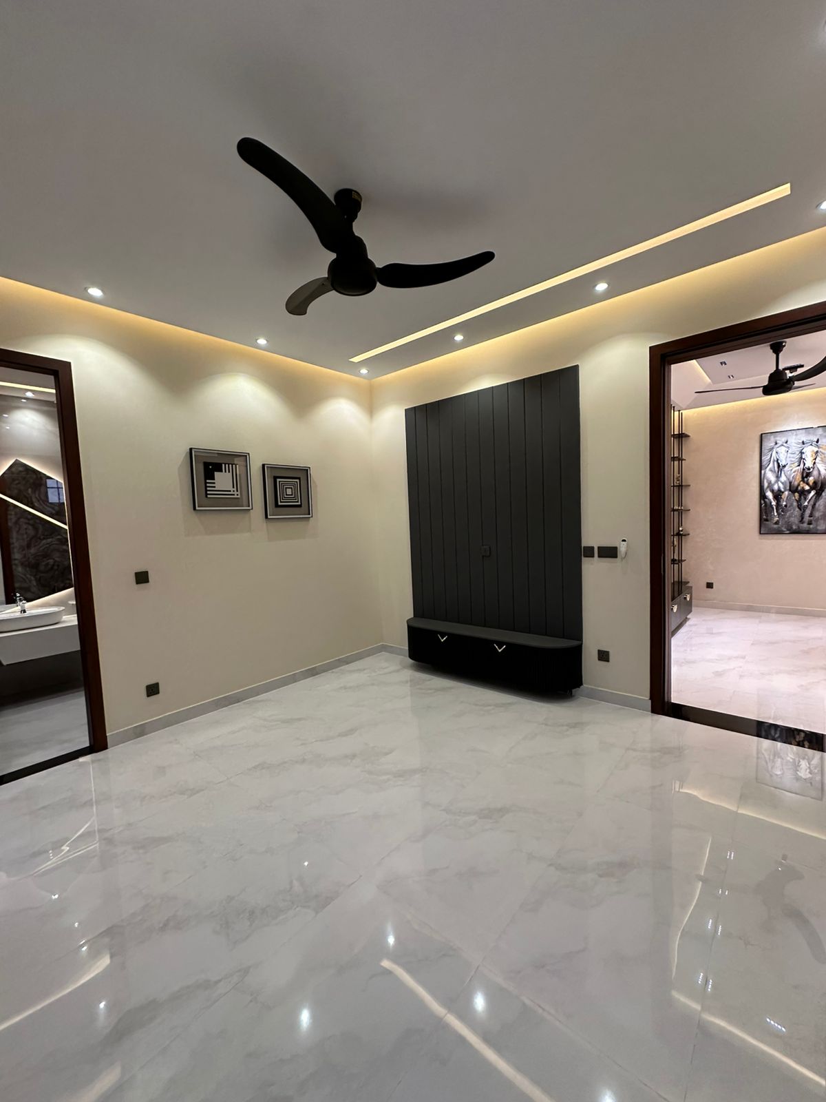 10 Marla Luxury Designer House - Image 27