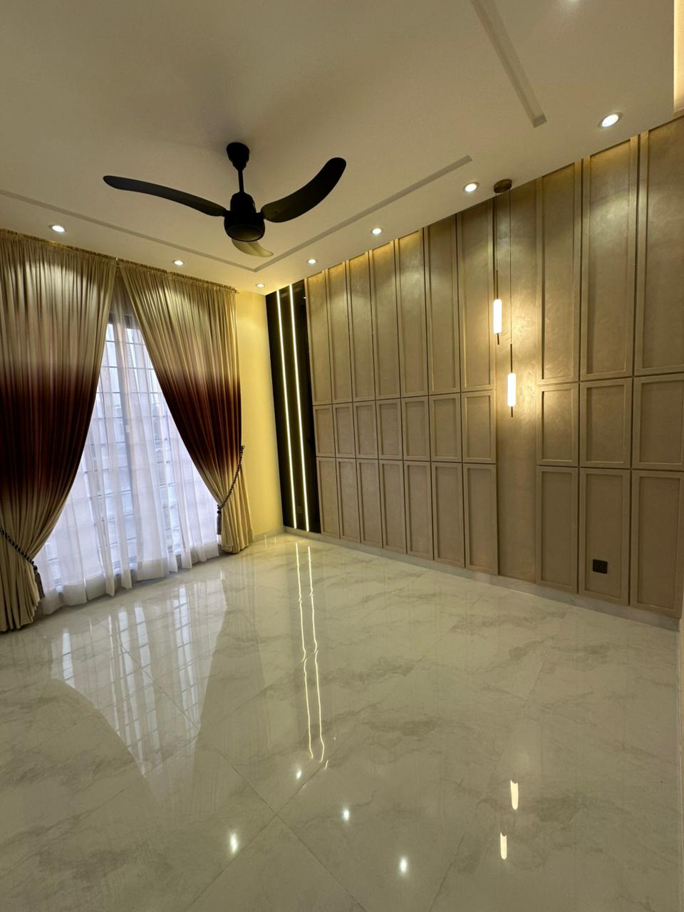 10 Marla Luxury Designer House - Image 29