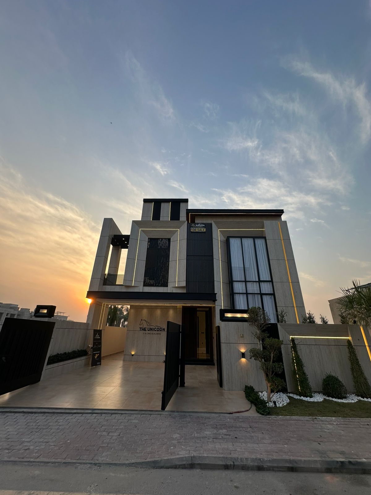 10 Marla Luxury Designer House - Image 4