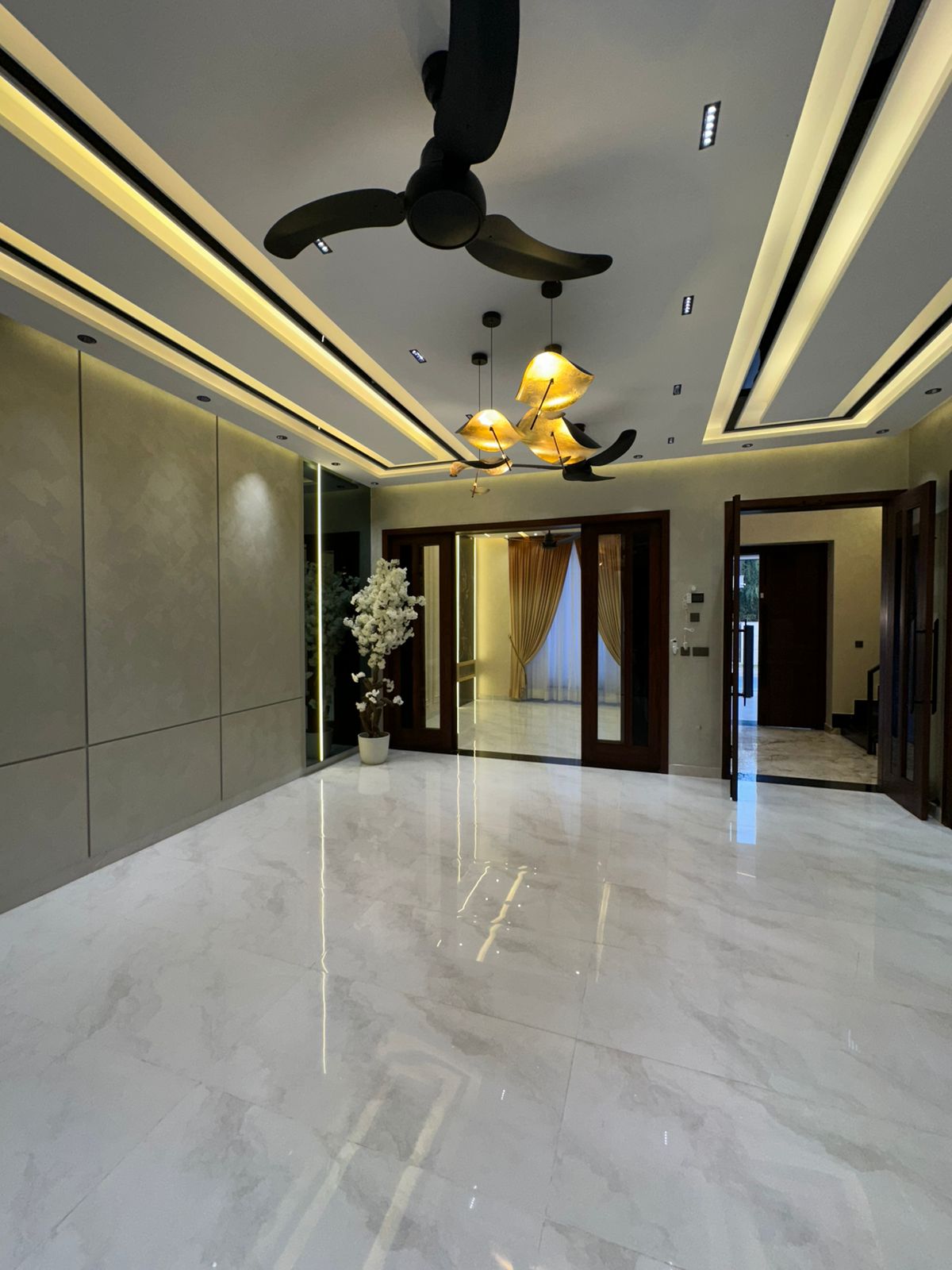 10 Marla Luxury Designer House - Image 7