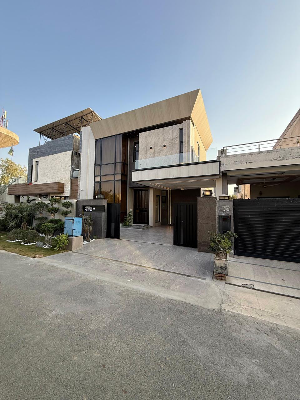 10 Marla Luxury Designer Furnished House - Image 19