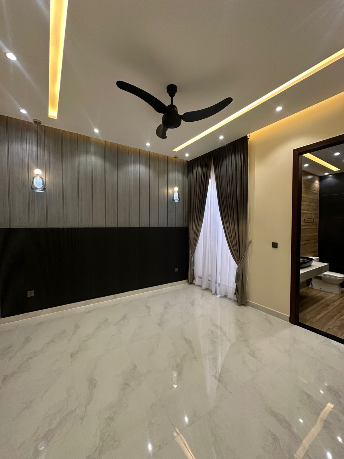 11 Marla House in Bahria Town Lahore - Image 13