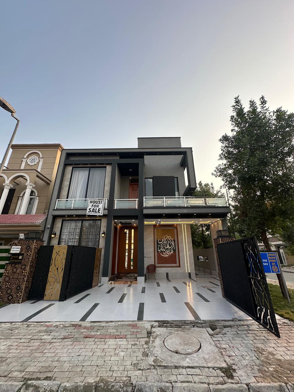 10 Marla House in Johar Block