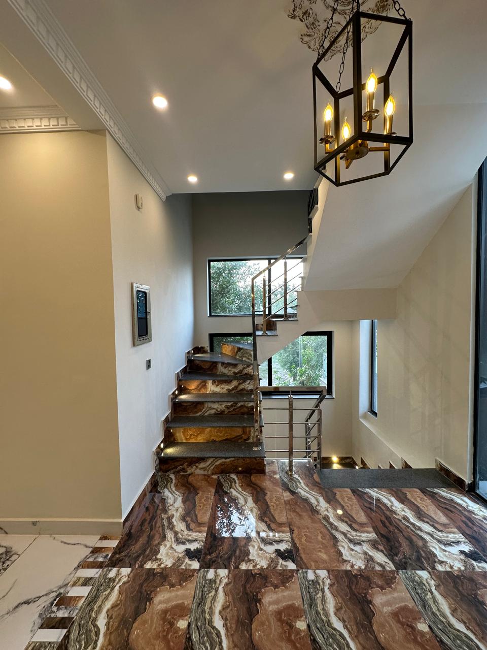 10 Marla House in Johar Block - Image 25