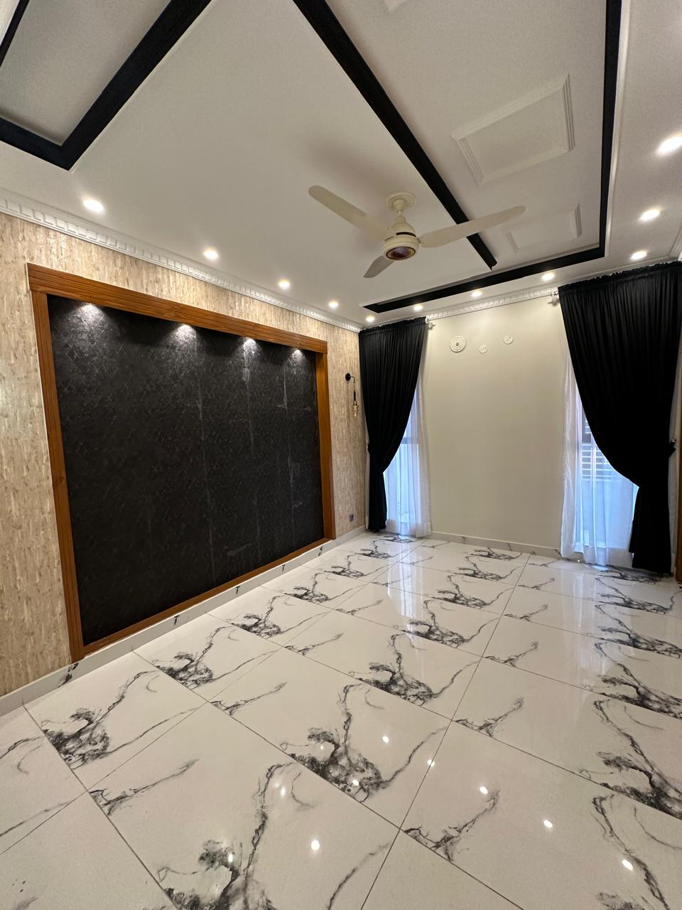 10 Marla House in Johar Block - Image 31